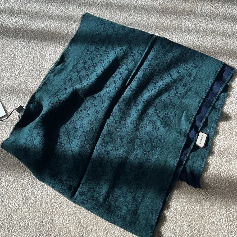 Gucci scarf brand